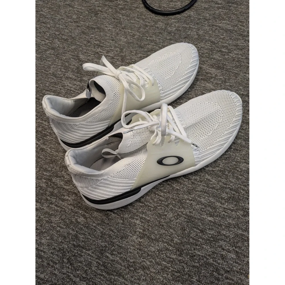 Oakley Chagos Men's‎ Size 8.5 White Knit Mesh Running Training Shoes
